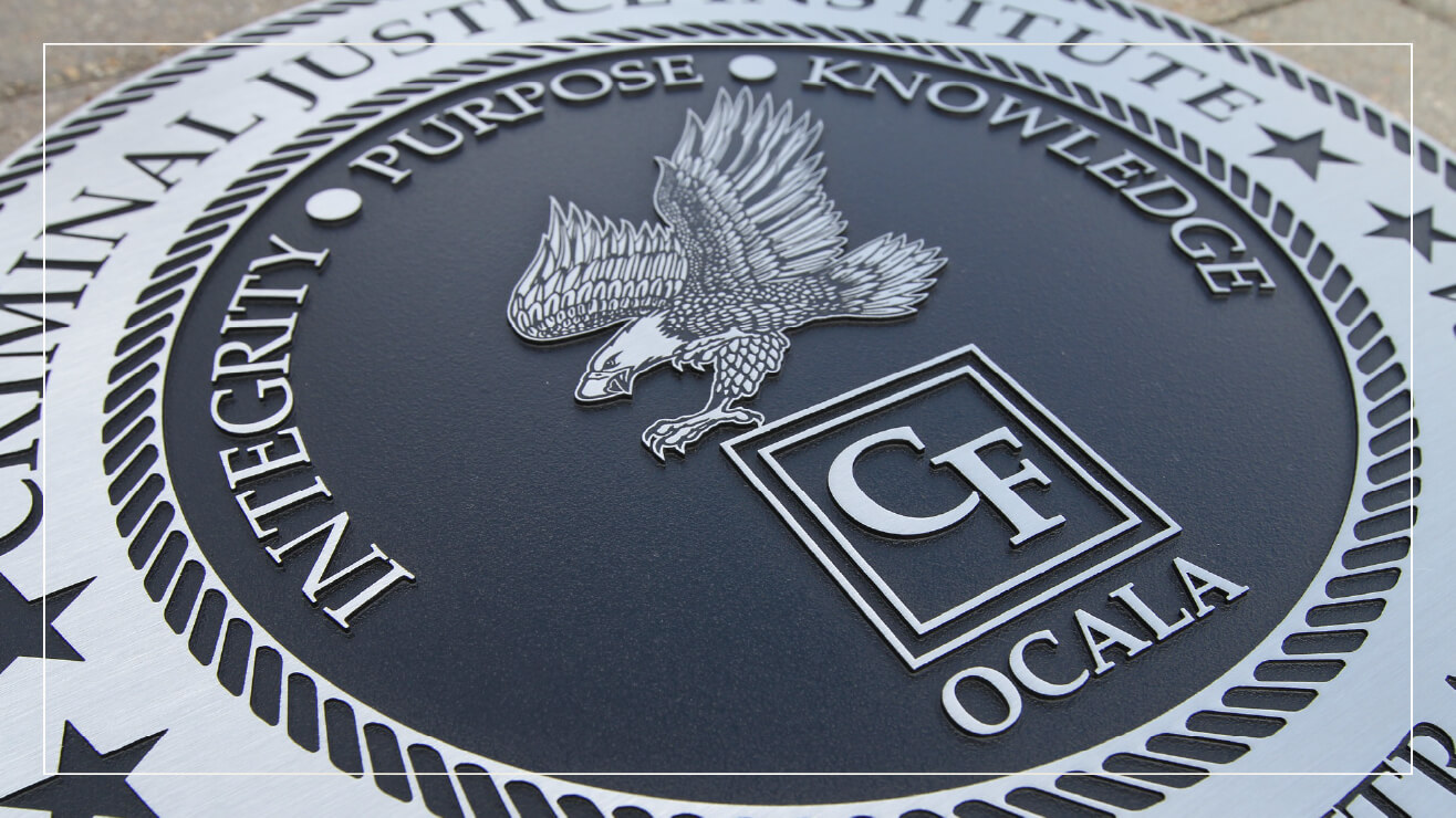 An example of an aluminum plaque.