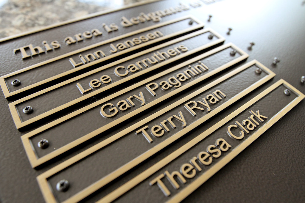 Removable donor nameplates for bronze recognition plaque